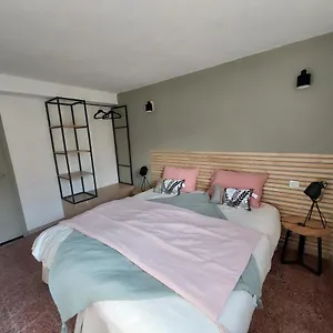 https://les-pierres-de-czaire.fr-provencehotel.com
